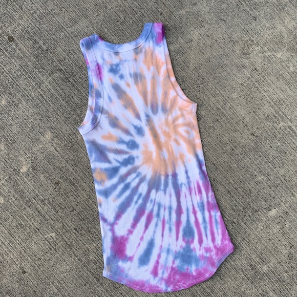 Custom Tie Dye sweat shorts and tank top - Picture 6 of 6